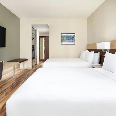 Ac Hotel By Marriott Honolulu Exterior photo