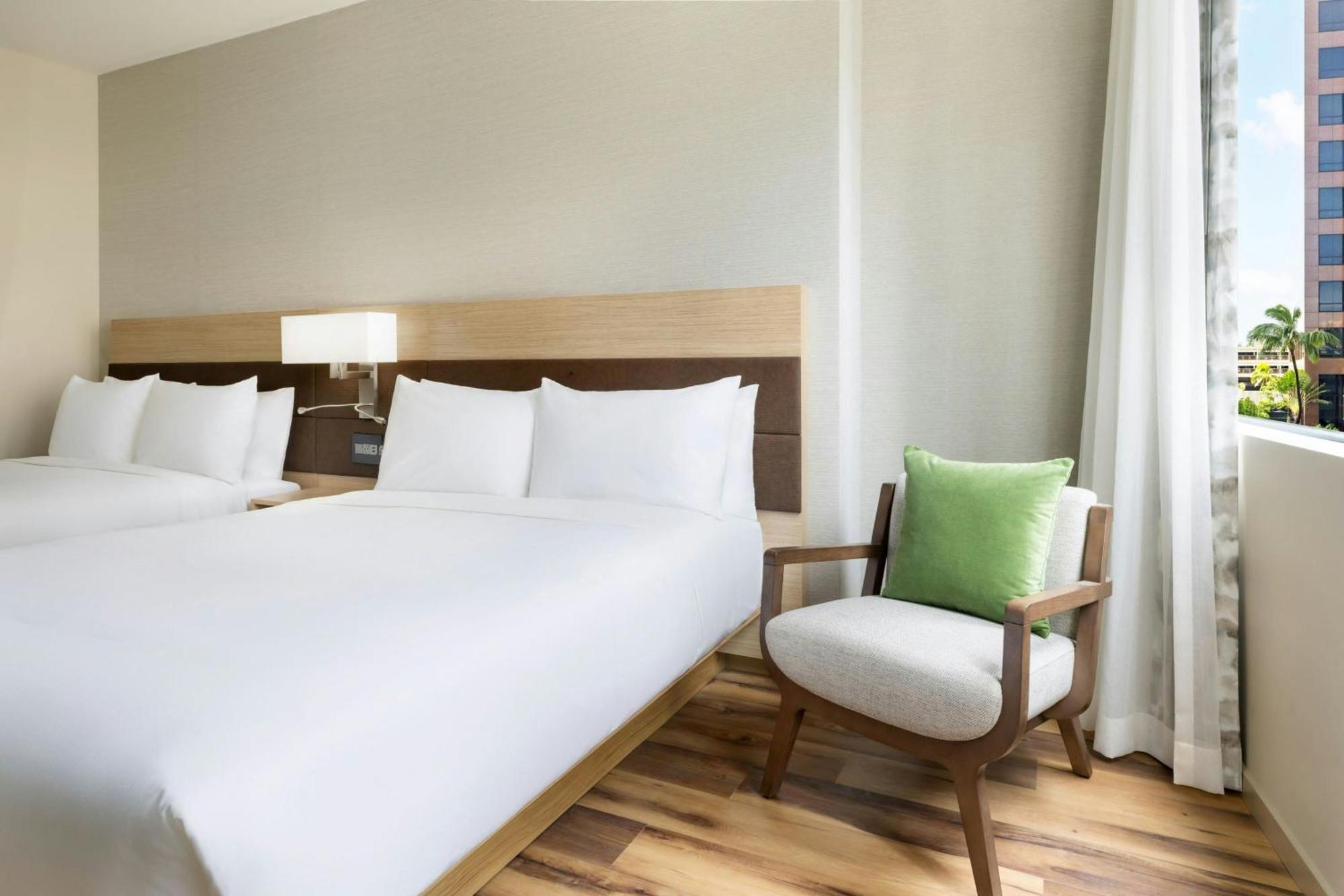 Ac Hotel By Marriott Honolulu Exterior photo