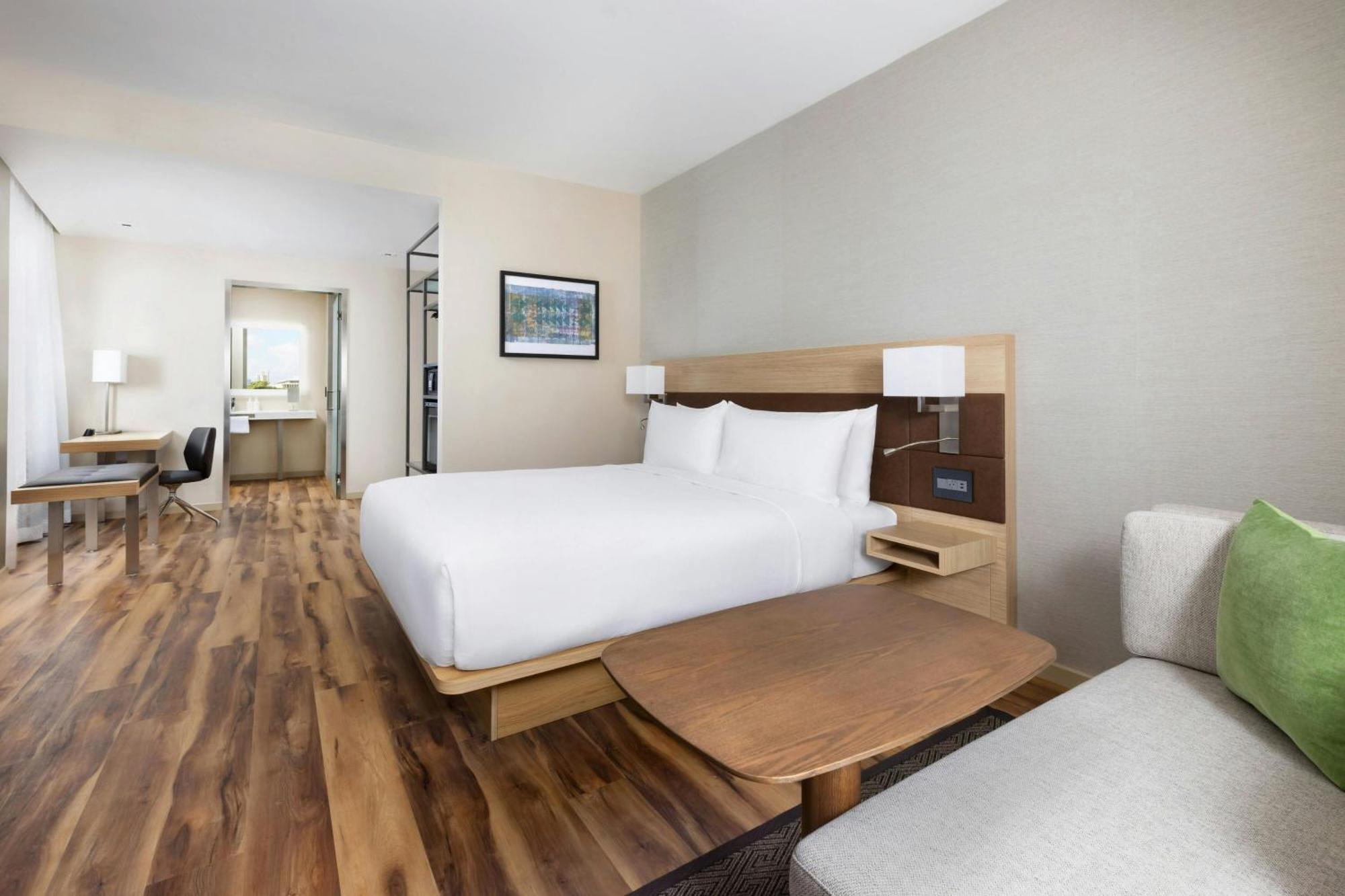 Ac Hotel By Marriott Honolulu Exterior photo