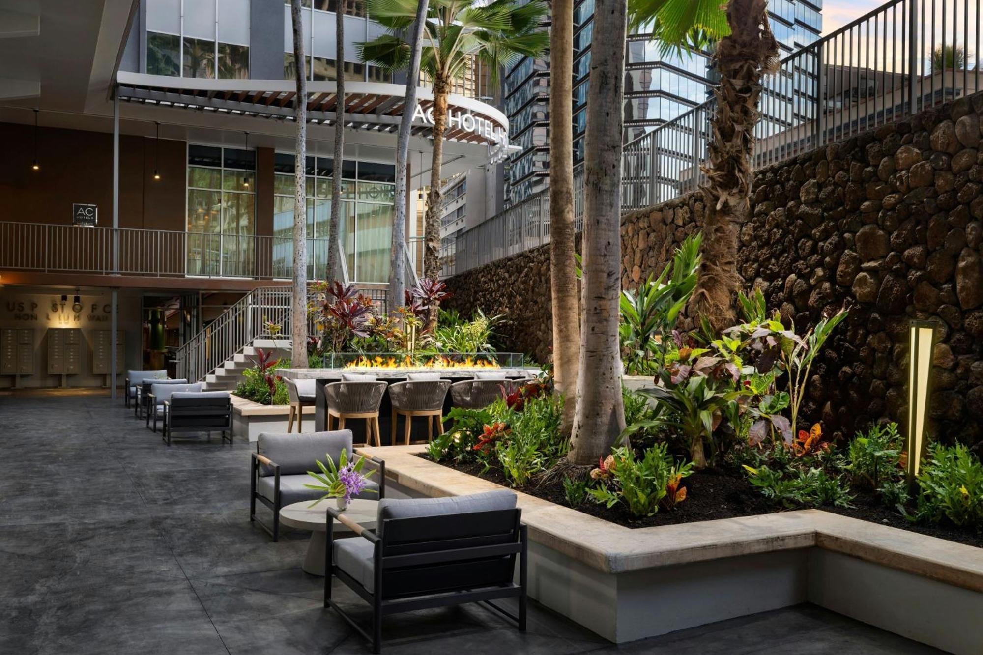 Ac Hotel By Marriott Honolulu Exterior photo