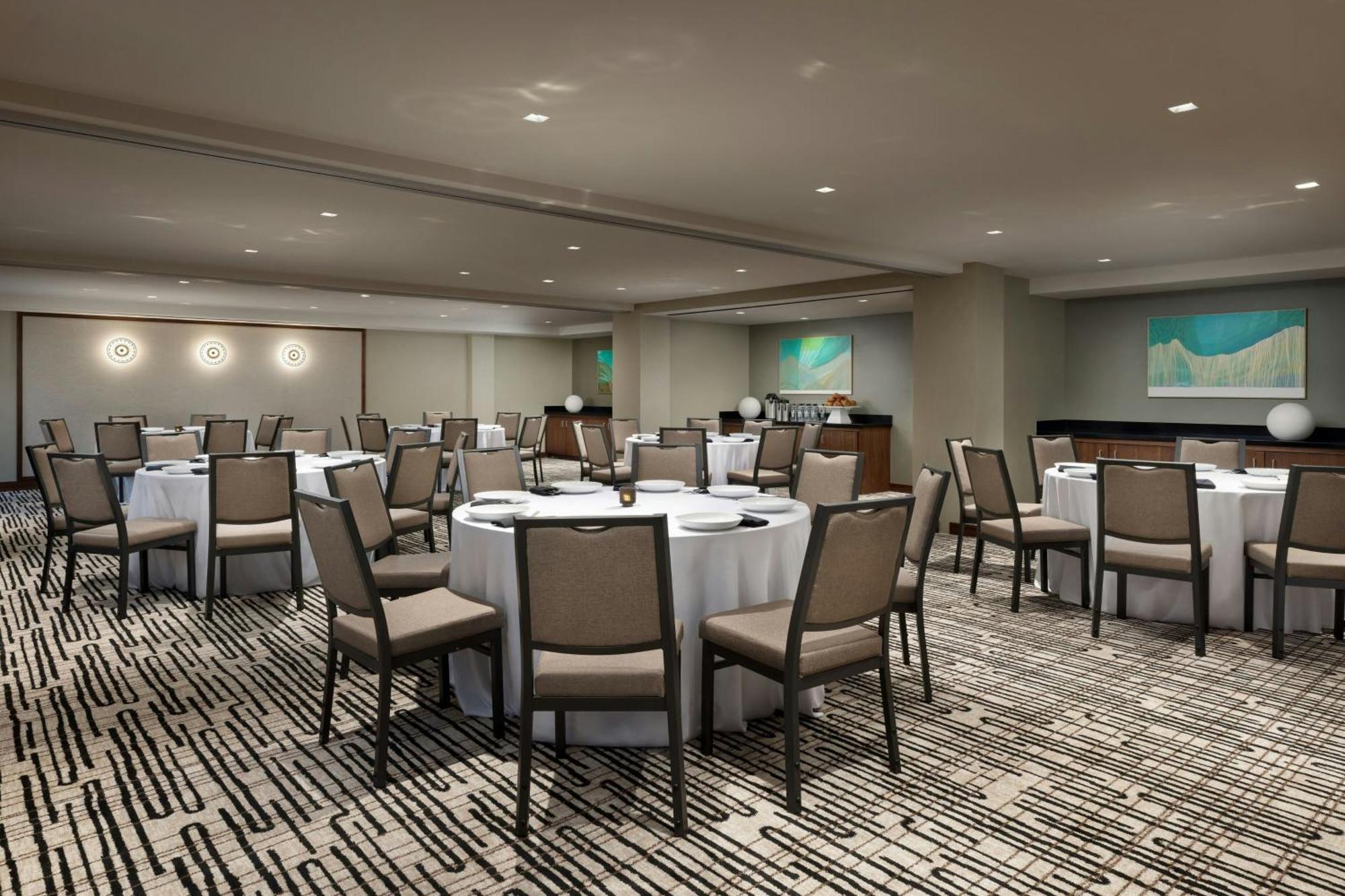 Ac Hotel By Marriott Honolulu Exterior photo