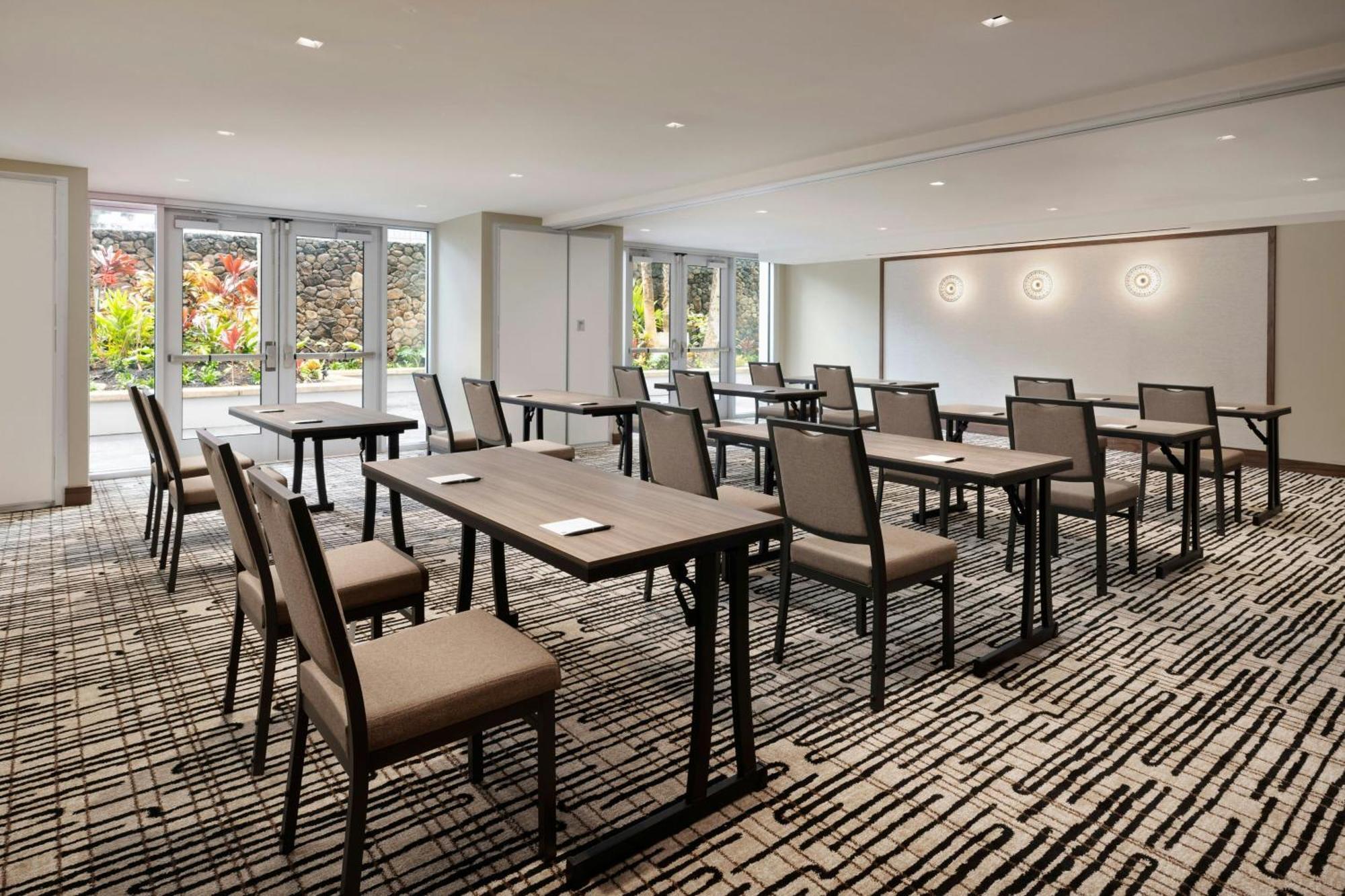 Ac Hotel By Marriott Honolulu Exterior photo