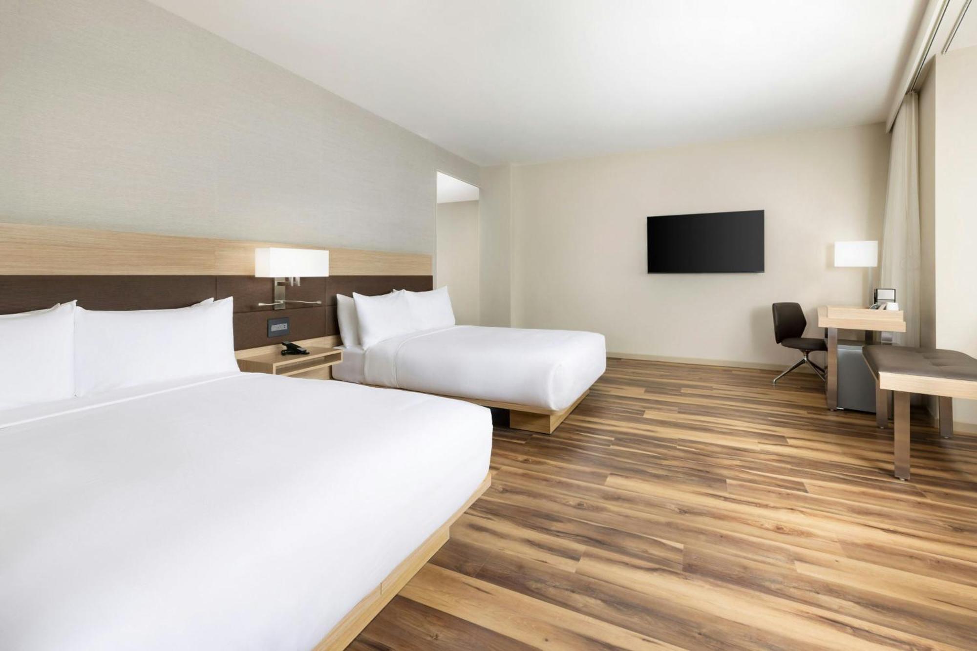 Ac Hotel By Marriott Honolulu Exterior photo